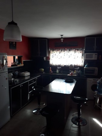 VENDO CASA EN BARRIO CON SEGURIDAD EN VILLA ESQUIU. EXCELENTE OPORTUNIDAD!!!