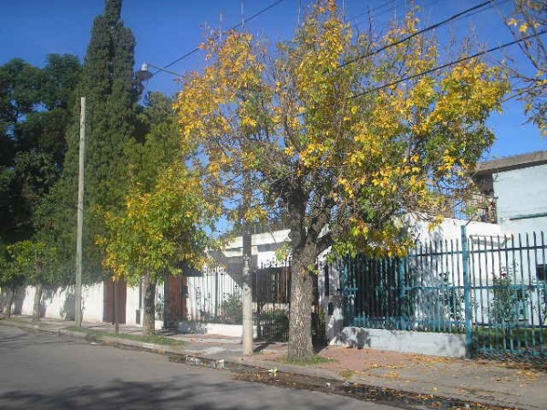 VENDO IMPERDIBLE CASA CON PILETA EN B° SAN LORENZO