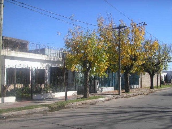 VENDO IMPERDIBLE CASA CON PILETA EN B° SAN LORENZO