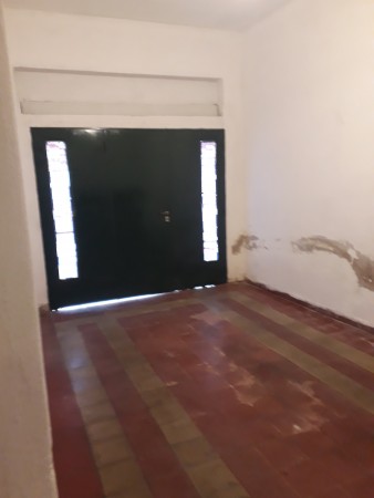 CASA A RECICLAR EN BARRIO TALLERES OESTE EXCELENTE UBICACIÓN