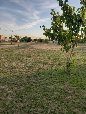 LOTE ESQUINA EN VENTA EN BARRIO CON SEGURIDAD EN VILLA ESQUIU