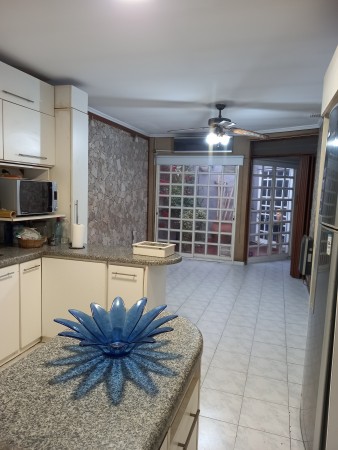 HERMOSA CASA EN VENTA 3DORM. BARRIO SANTA CLARA DE ASIS