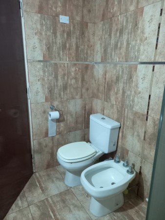 HERMOSA CASA EN VENTA 3DORM. BARRIO SANTA CLARA DE ASIS