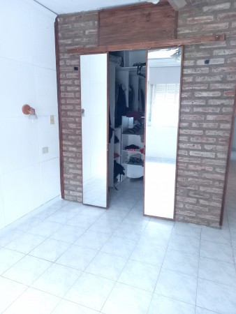 HERMOSA CASA EN VENTA 3DORM. BARRIO SANTA CLARA DE ASIS