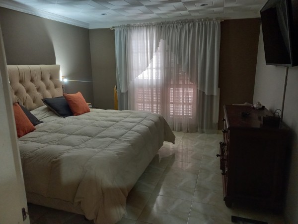 HERMOSA CASA EN VENTA 3DORM. BARRIO SANTA CLARA DE ASIS