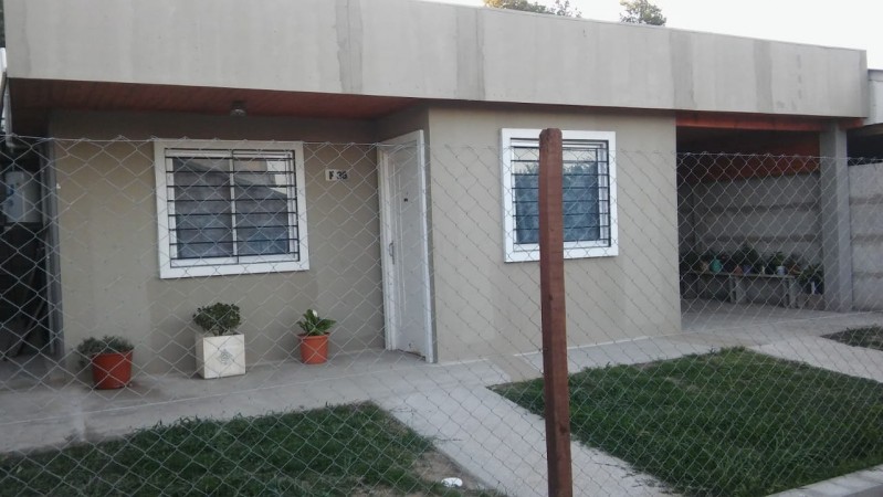 VENDO CASA CONSTRUCCION EN SECO 3 DORM, EN B° CON SEGURIDAD!!!!!