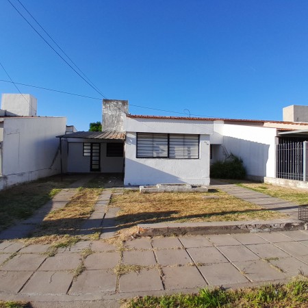 ALQUILO CASA EN BARRIO ROSEDAL , 3 DORM!!!!