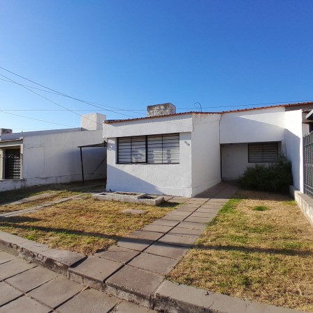 ALQUILO CASA EN BARRIO ROSEDAL , 3 DORM!!!!