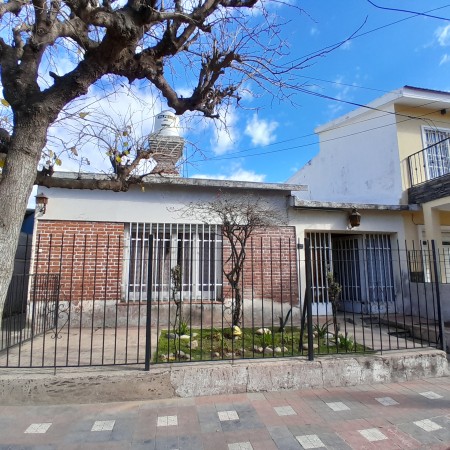 VENDO CASA +DPTO EN B°PANAMERICANO