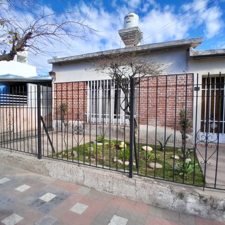 VENDO CASA +DPTO EN B°PANAMERICANO