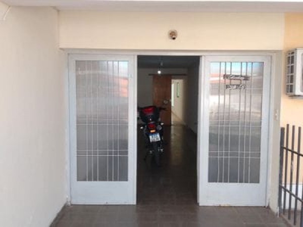 CASA EN VENTA BARRIO JOSE HERNANDEZ, 3 DORM.OPORTUNIDAD DE INVERSION!!!!