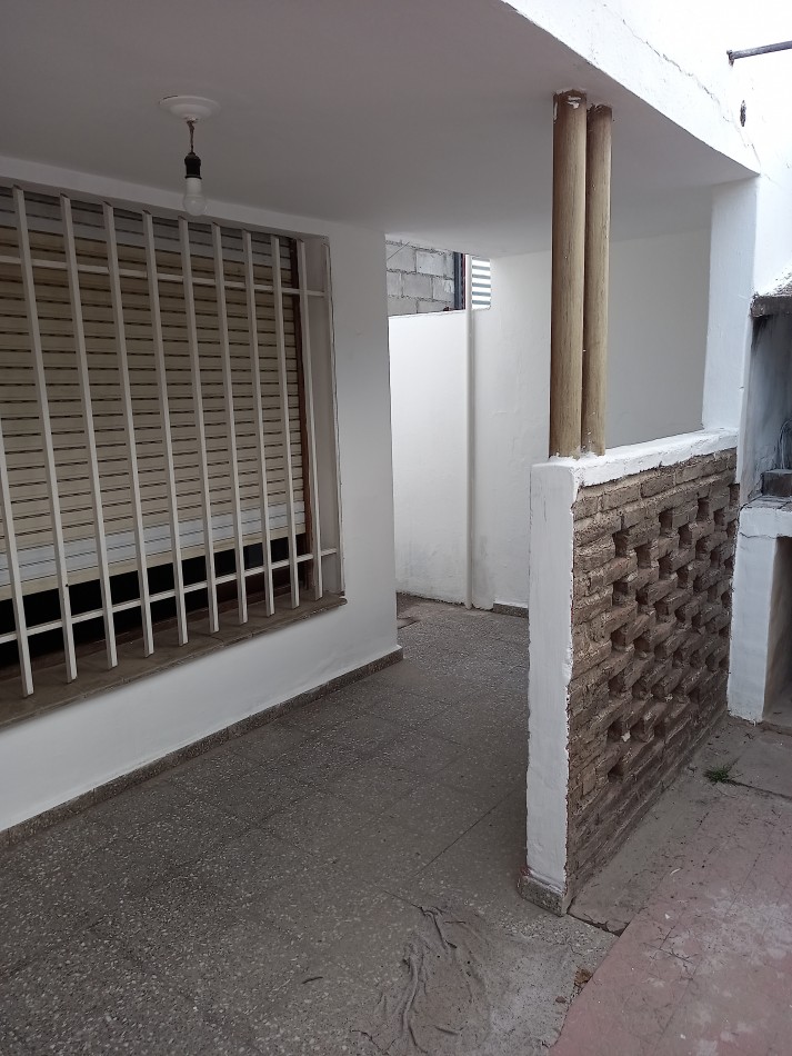 ALQUILO CASA INTERNA 2 DORM. B° YOFRE NORTE!!!!!