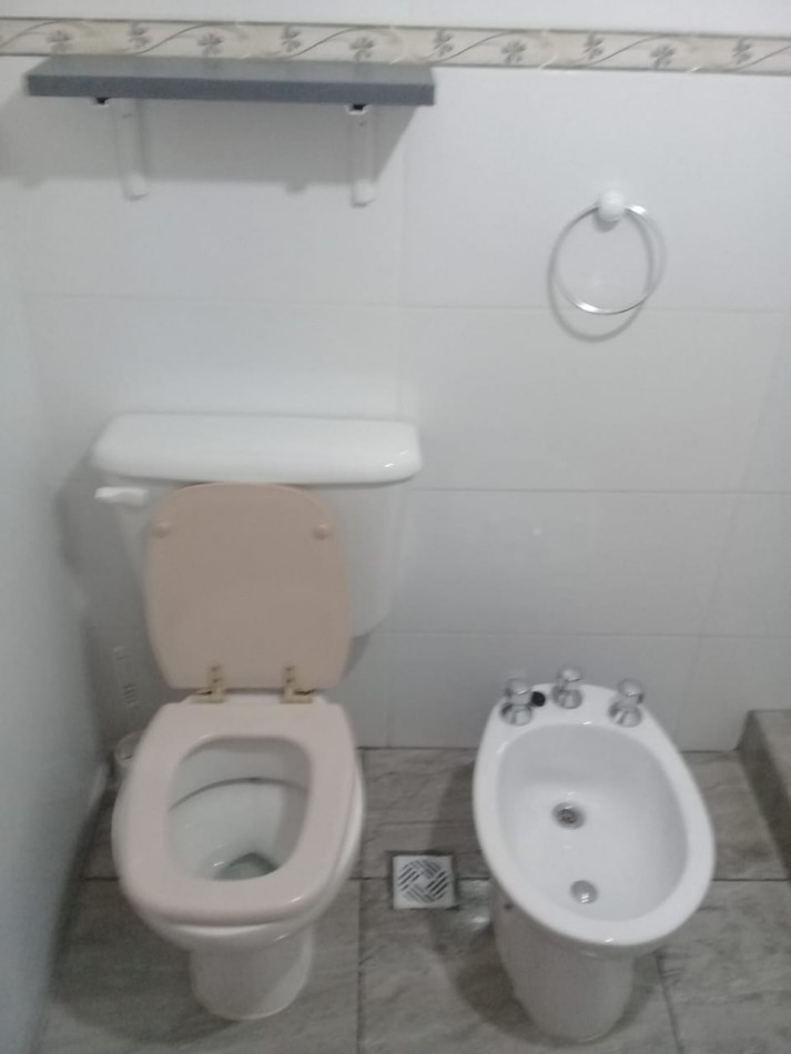 VENDO CASA CONSTRUCCION EN SECO 3 DORM, EN B° CON SEGURIDAD!!!!!