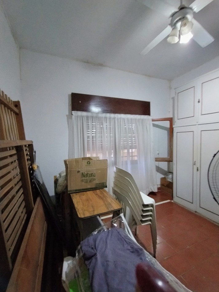 CASA A LA VENTA CON GRAN TERRENO EN B° ARGUELLO, EXCELENTE OPORTUNIDAD!!!