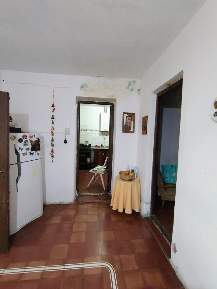 CASA A LA VENTA CON GRAN TERRENO EN B° ARGUELLO, EXCELENTE OPORTUNIDAD!!!