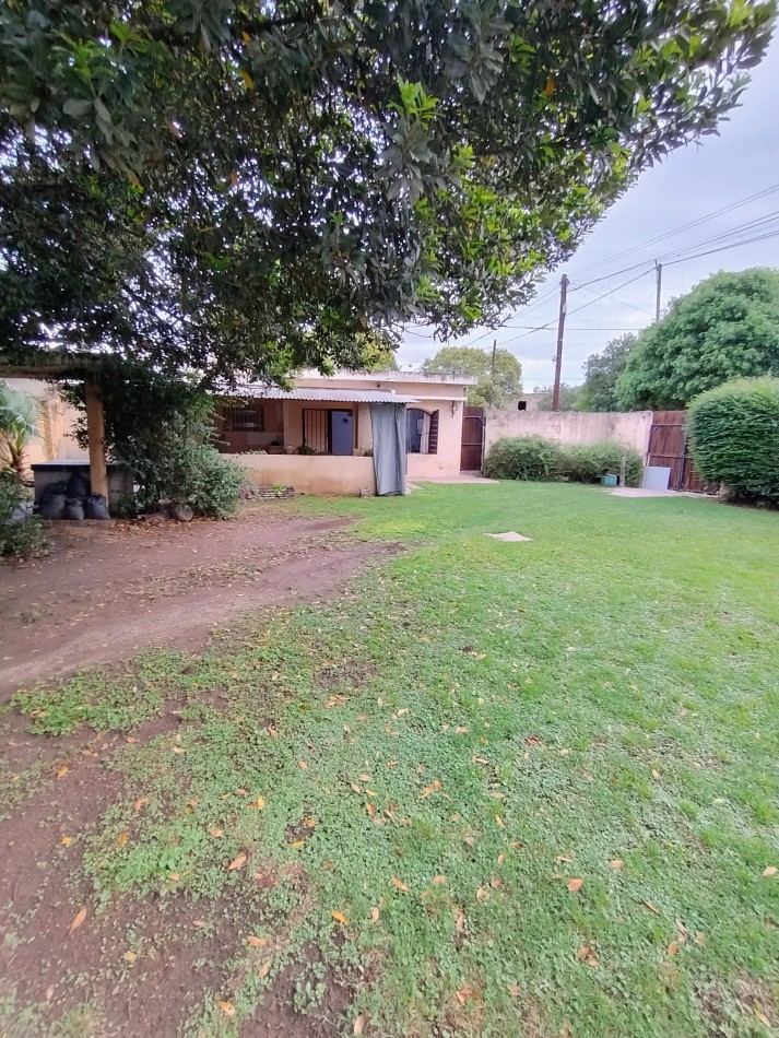 CASA A LA VENTA CON GRAN TERRENO EN B° ARGUELLO, EXCELENTE OPORTUNIDAD!!!