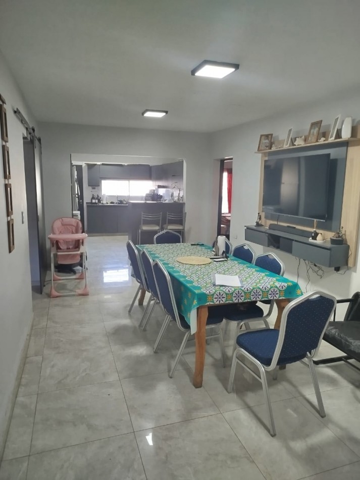 CASA EN VENTA 3DORM BARRIO CON SEGURIDAD VILLA ESQUIU!!!