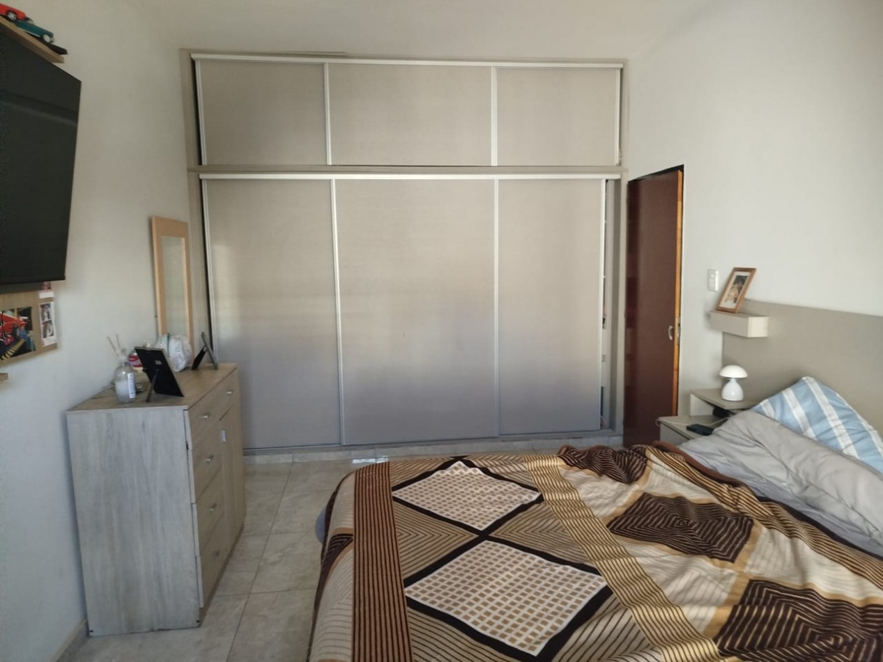 CASA EN VENTA 3DORM BARRIO CON SEGURIDAD VILLA ESQUIU!!!