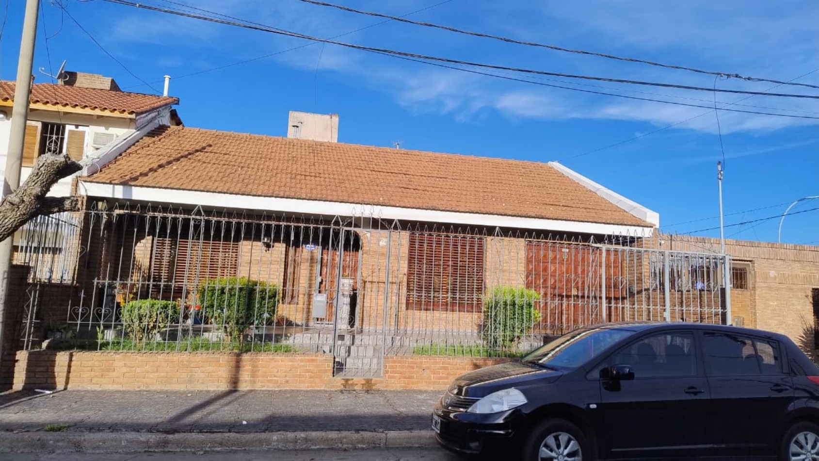 HERMOSA CASA A LA VENTA 4 DORM. C/PILETA B°AYACUCHO