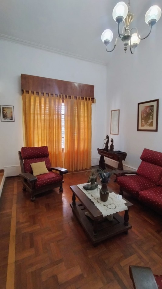 HERMOSA CASA A LA VENTA 4 DORM. C/PILETA B°AYACUCHO