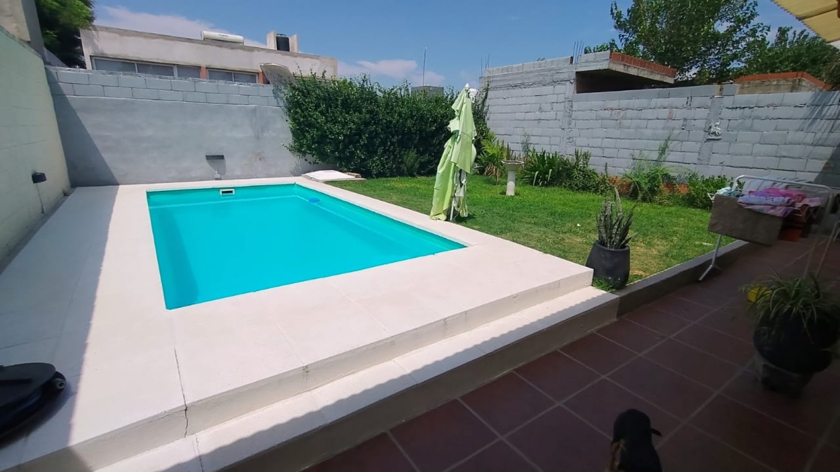 VENDO CASA 3 DORM C/PILETA EN B°CON SEGURIDAD VILLA ESQUIU!!!!!