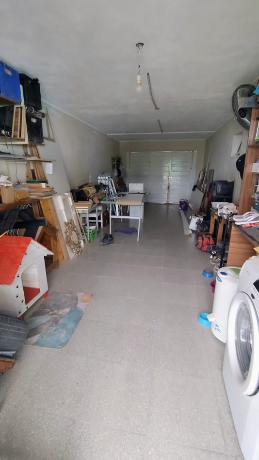 VENDO CASA 3 DORM C/PILETA EN B°CON SEGURIDAD VILLA ESQUIU!!!!!