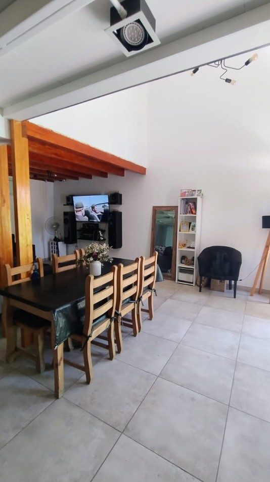 HERMOSA PROPIEDAD EN VENTA 2 DORM. EN BARRIO CON SEGURIDAD. VILLA ESQUIU!!!!