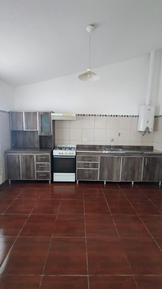 VENDO CASA 2 DORM. B° MARQUEZ DE SOBREMONTES!!!