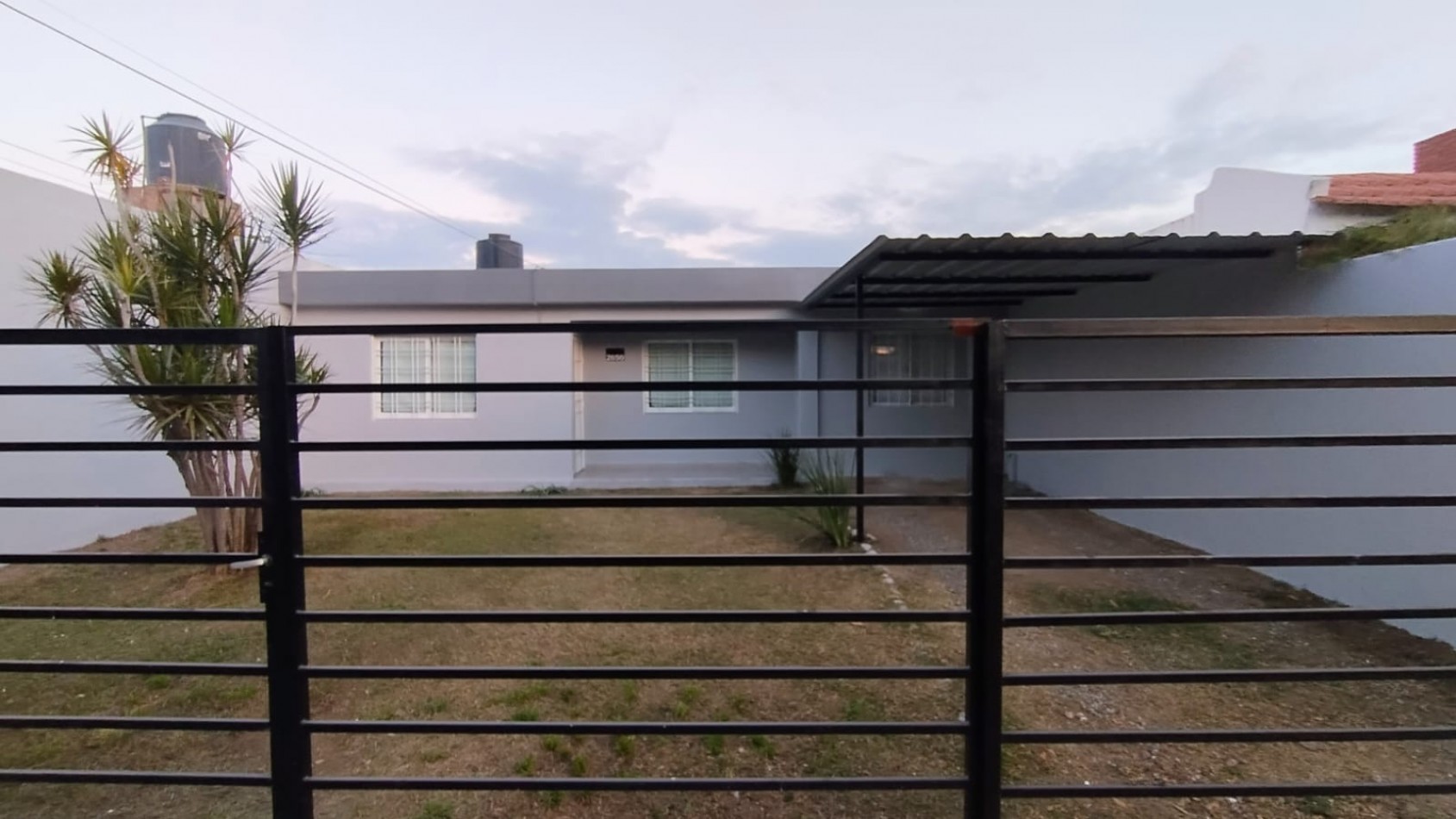 HERMOSA CASA EN ALQUILER 3 DORM. B° CENTRO AMERICA!!!