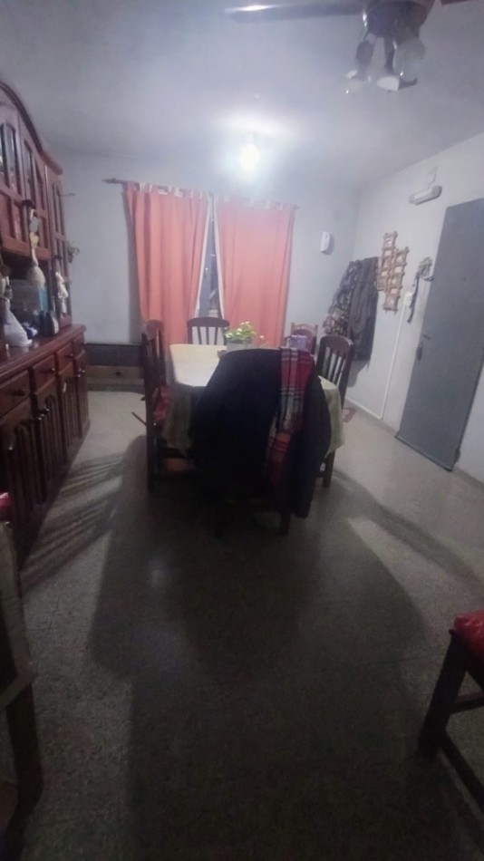 CASA EN VENTA + DPTO CON RENTA EN B° AMPL. 1 DE MAYO!!!!!