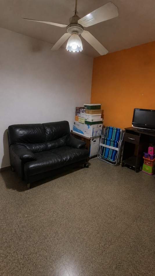 CASA EN VENTA + DPTO CON RENTA EN B° AMPL. 1 DE MAYO!!!!!