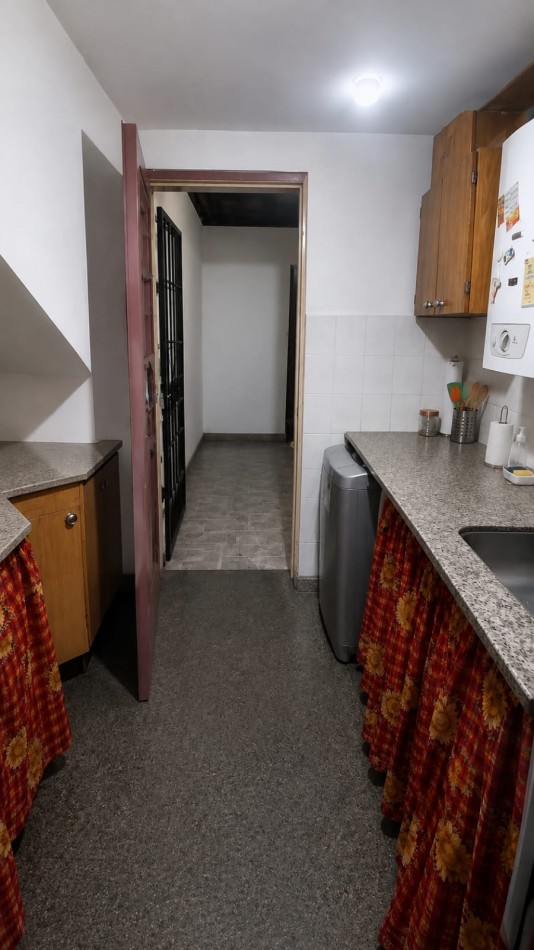 CASA EN VENTA + DPTO CON RENTA EN B° AMPL. 1 DE MAYO!!!!!