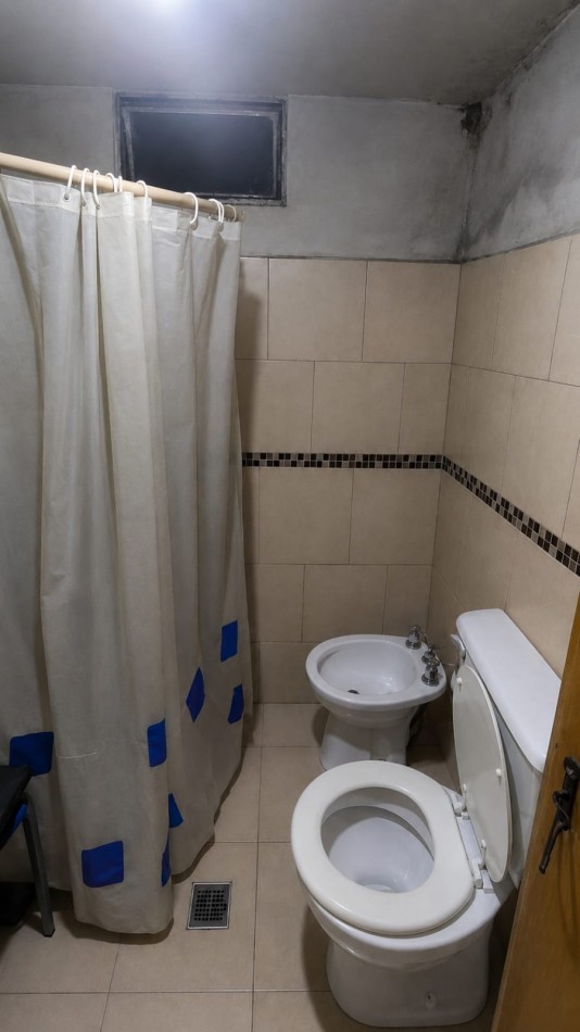CASA EN VENTA + DPTO CON RENTA EN B° AMPL. 1 DE MAYO!!!!!