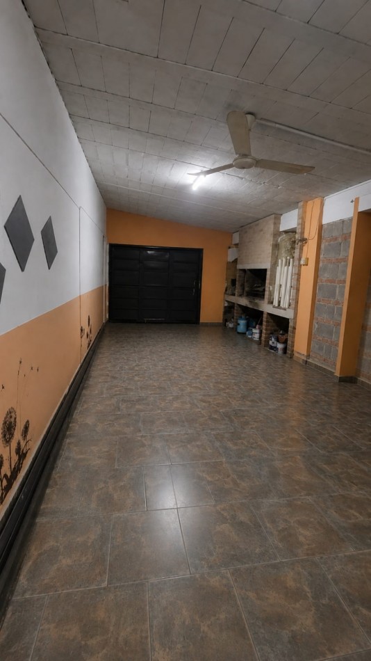 CASA EN VENTA + DPTO CON RENTA EN B° AMPL. 1 DE MAYO!!!!!