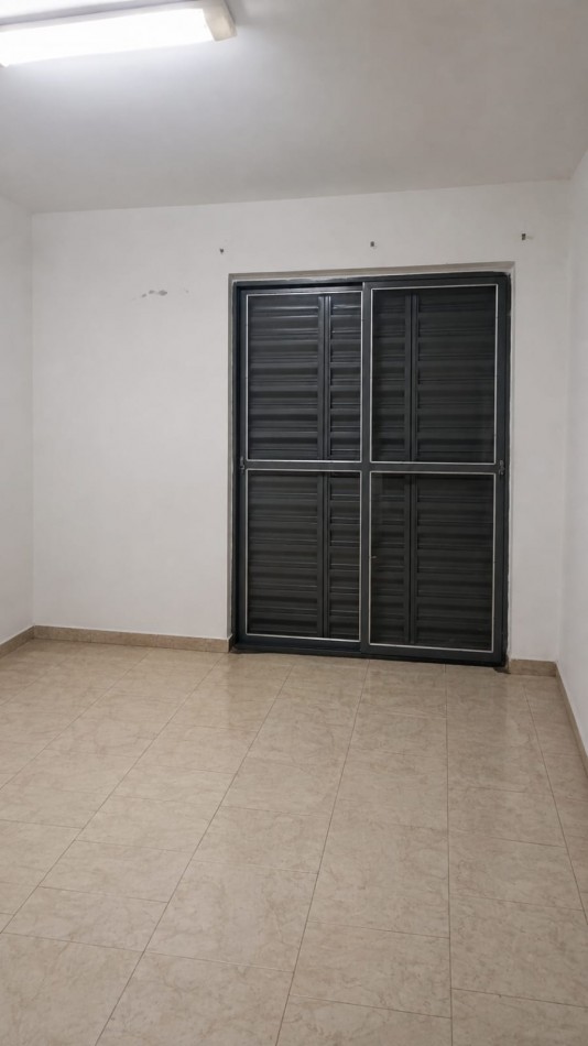 CASA EN VENTA + DPTO CON RENTA EN B° AMPL. 1 DE MAYO!!!!!