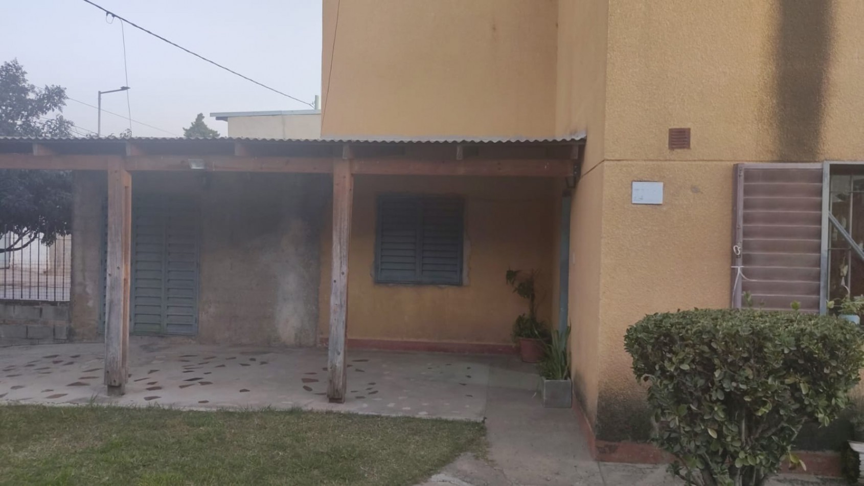 CASA EN VENTA + DPTO CON RENTA EN B° AMPL. 1 DE MAYO!!!!!