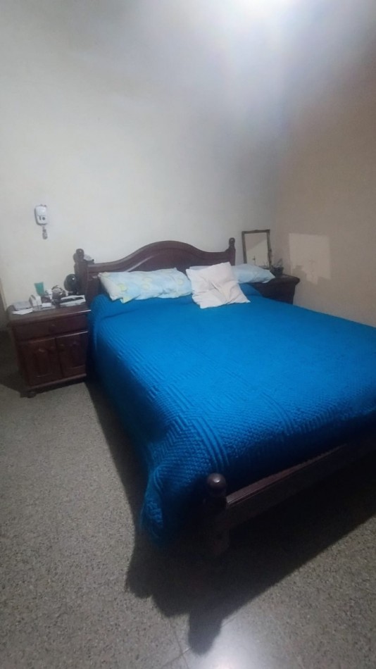 CASA EN VENTA + DPTO CON RENTA EN B° AMPL. 1 DE MAYO!!!!!