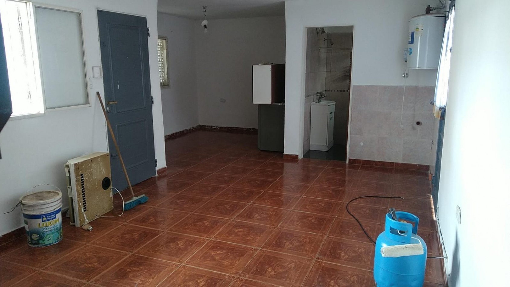 CASA EN VENTA + DPTO CON RENTA EN B° AMPL. 1 DE MAYO!!!!!