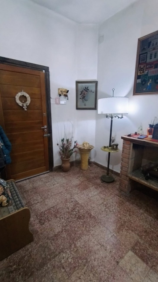 CASA + DPTO 4 DORM B° GRAL BUSTOS EXCELENTE OPORTUNIDAD!!!!