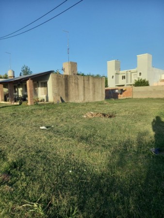 LOTE EN VENTA DE 250M2 EN BARRIO CON SEGURIDAD!!!