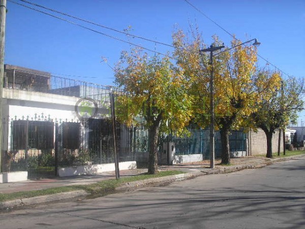 VENDO CASA DE 3 DORM , PILETA+ DPTO EN B° SAN LORENZO