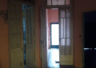 CASA A RECICLAR EN BARRIO TALLERES OESTE EXCELENTE UBICACIÓN