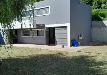 HERMOSA CASA A LA VENTA EN BARRIO CON SEGURIDAD 