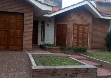 CASA EN VENTA 3 DORM. EXCELENTE UBICACIÓN EN B° POETA LUGONES